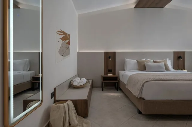 Standard, Double Bed, Lateral Side Sea View، Alia Palace - Adults Only 3/7