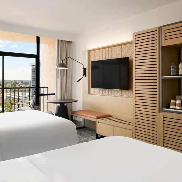 Guest Room, 2 Queen Beds, Club Floor, High Floor، Sheraton Park Hotel at the Anaheim Resort 9/10