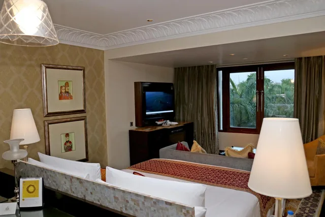 غرفة بسرير مزدوج بإطلالة على البحيرة، The Leela Palace Udaipur 5/5