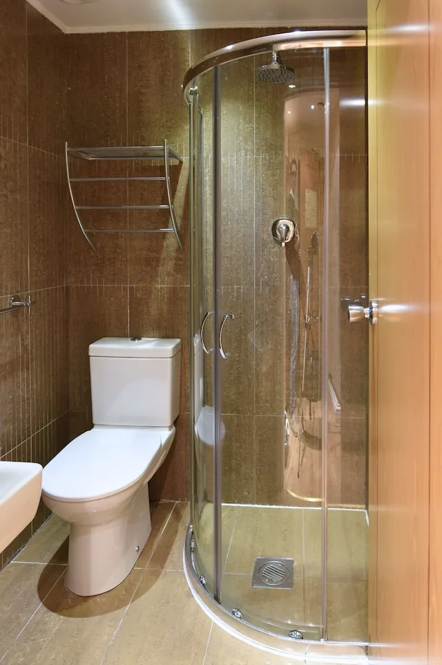 غرفة مفردة، Linden House 8/10