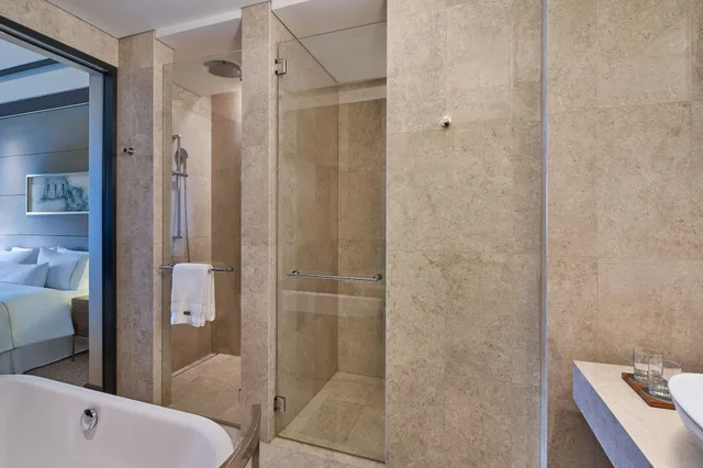 Guest Room, 2 Double Beds, Middle Floor، The Westin Singapore 6/7