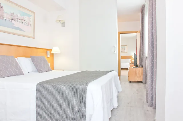 Room, Sextuple, Twin Beds, Sofa, Kitchen, Aparthotel Atenea Valles 3/8