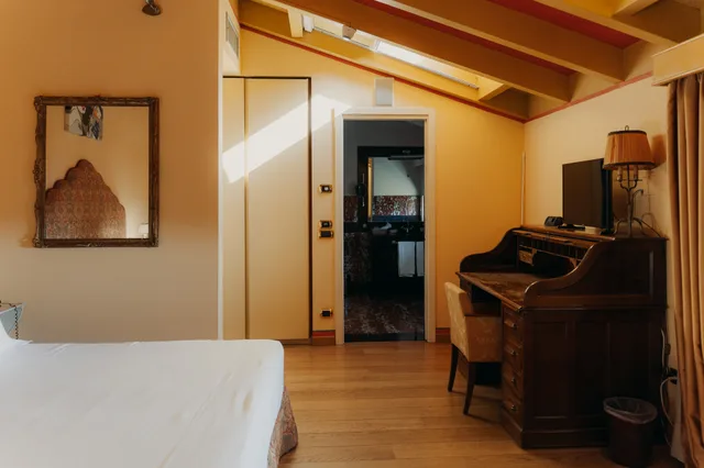 جناح جونيور، Palazzo Guiscardo 2/9
