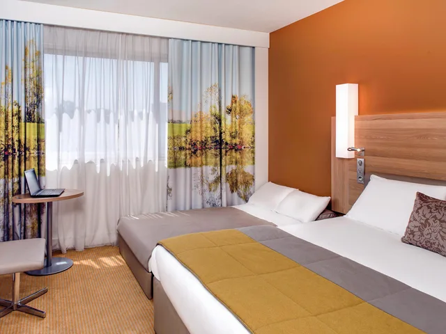 غرفة بسرير كوين لذوي الإعاقة، Mercure Macon Bord De Saone 1/10