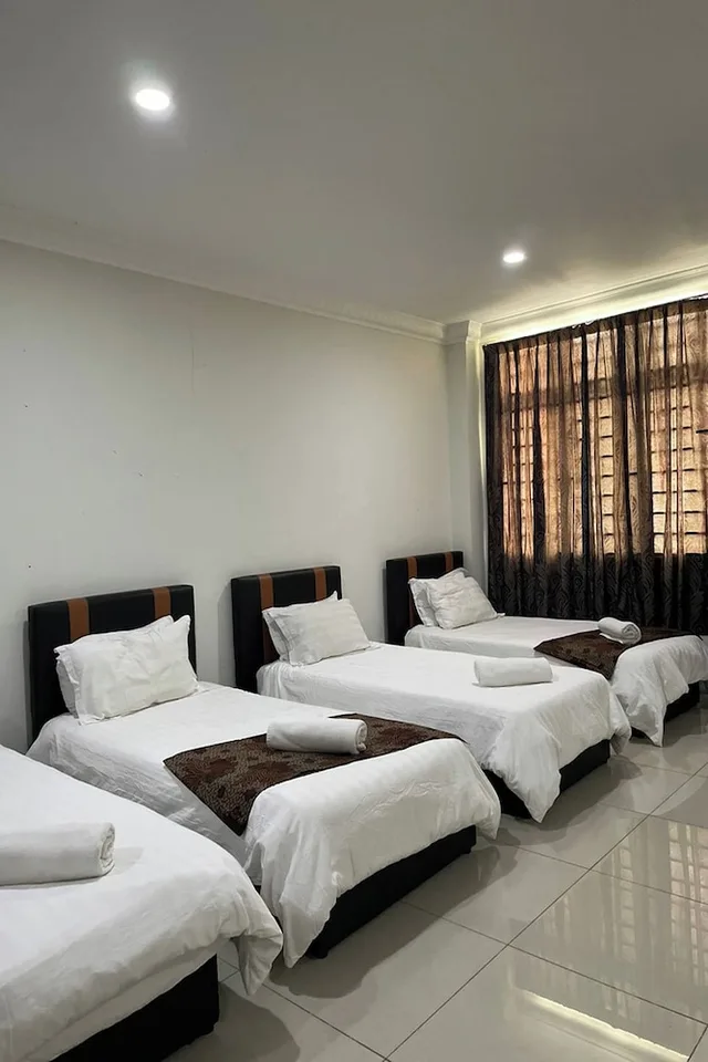 Mixed Dorm, 10 Beds، Hotel Mutiara KGMMB by ZUZU 1/4