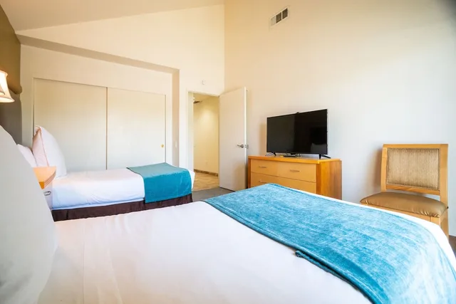 2 Bedrooms, King and Twin Beds, Sofa, Kitchen, Desert Breezes Resort 3/10
