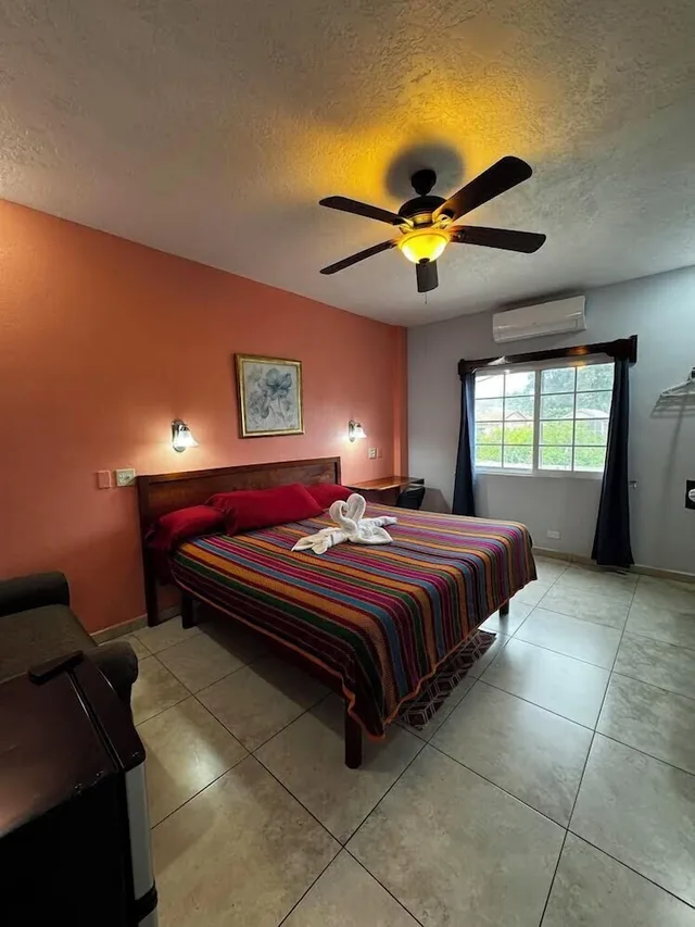 غرفة ديلوكس بسرير كينج بحمام خاص، Maya Bella Downtown Hotel 4/10