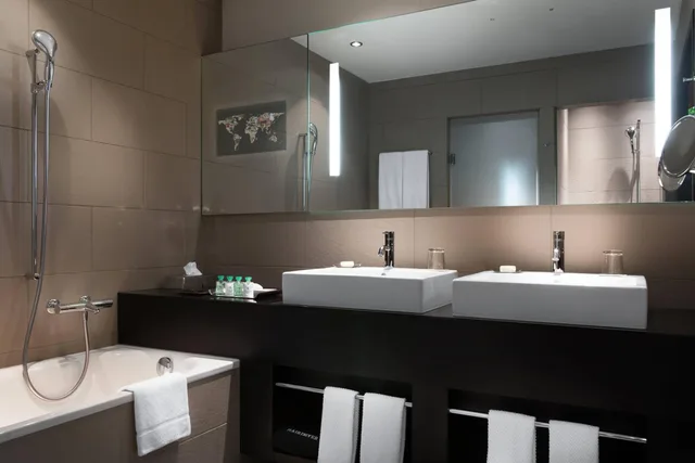 Executive, Suite, King Bed, Sofa, Club Lounge Access, RENAISSANCE ZURICH TOWER HOTEL 5/9