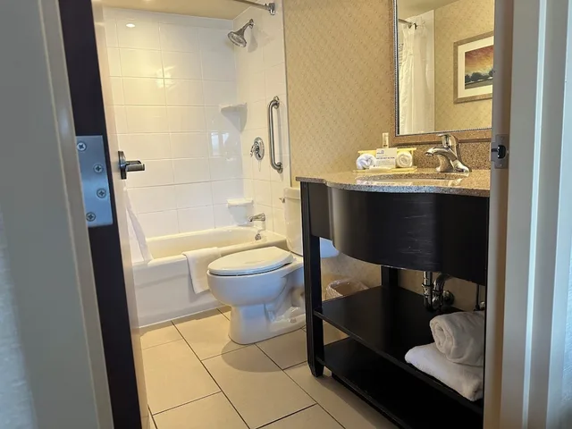 جناح بسريرين كينج بغرفتي نوم مع أريكة، Holiday Inn Express Suites Riverport 4/4