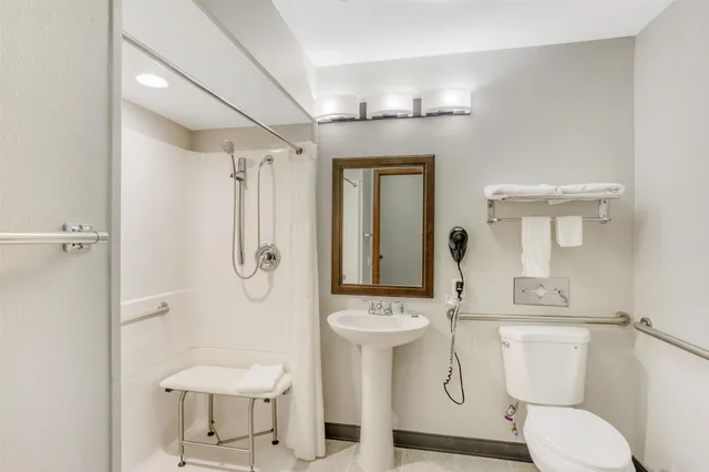 غرفة بسرير مزدوج لذوي الإعاقة، Best Western Shippensburg Hotel 5/5