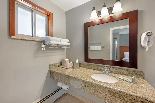 غرفة بسريرين مزدوجين يُسمح فيها بالحيوانات الأليفة بمطبخ صغير، Best Western Ptarmigan Lodge 6/7