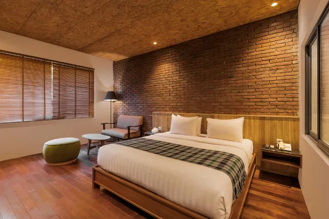 Medium, Queen Bed, Bathtub، Stevie G Hotel 2/2