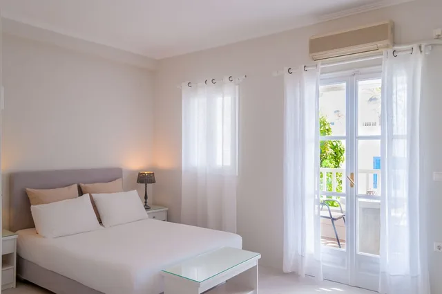 استوديو سوبيريور بسرير مزدوج بإطلالة جزئية على البحر، Milos Bay Suites 1/3