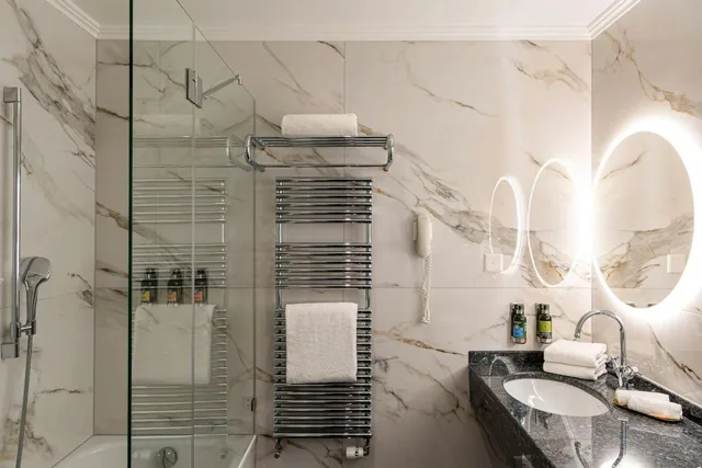 Suite, Queen Bed, Partial Lake View, Balcony، Grand Hotel Suisse Majestic 6/7