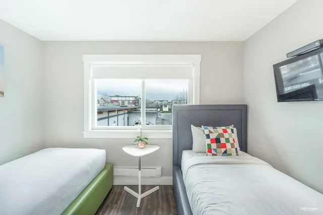غرفة بسريرين منفصلين، Queens Hotel 1/4