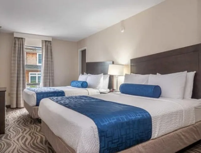 Suite, 3 Queen Beds, Lake View, The Breakers Hotel and Suites 1/3