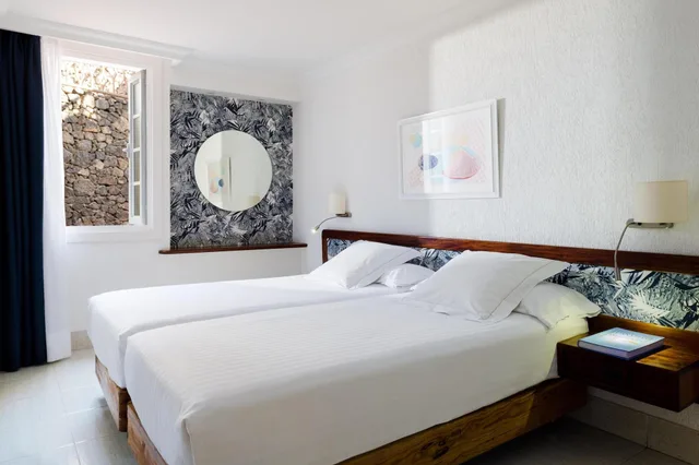 1 Bedroom, Apartment, Single, Garden View, Balcony or Terrace، Plus Fariones Apartments 1/3