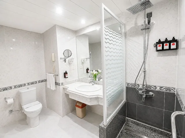 غرفة ملكية كلوب بسرير كوين بإطلالة على البحر، Regency Plaza Aqua Park Spa Resort 8/10