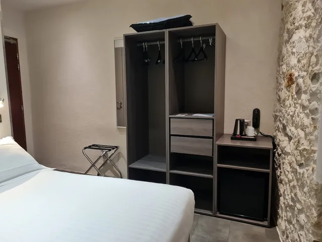 غرفة كومفورت بسرير كينج بإطلالة على المدينة، HOTEL DE LA COURONNE 2/3