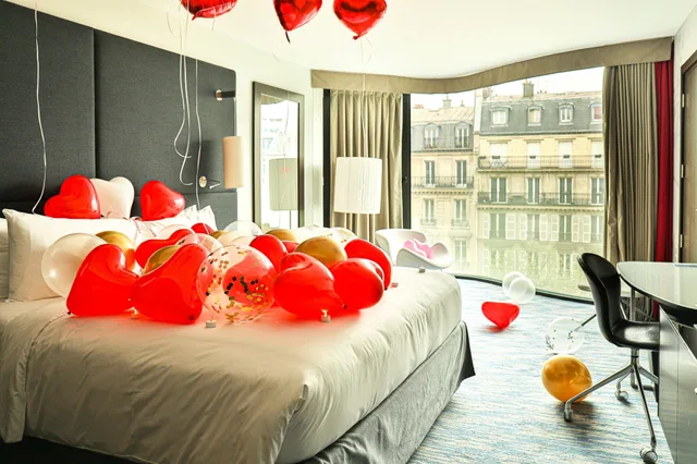 غرفة بسرير كينج بإطلالة على المدينة، Renaissance Paris Arc de Triomphe Hotel 7/10