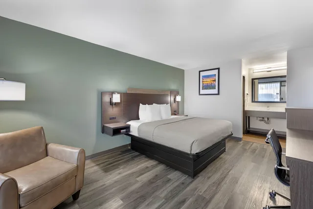 غرفة بسرير كينج، Quality Inn Columbus, MS 3/7