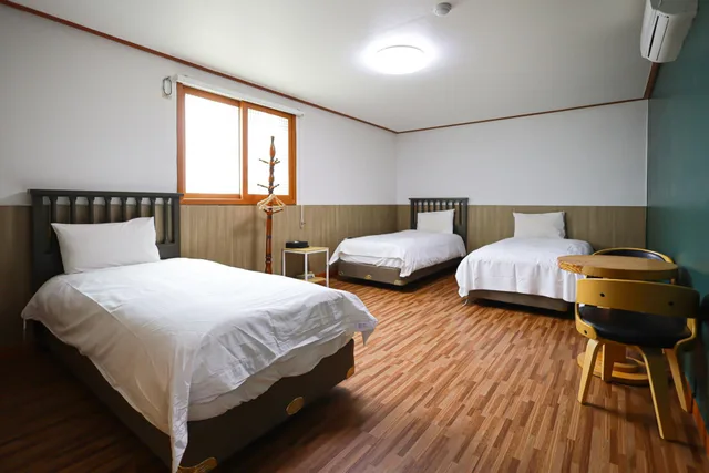 غرفة ثلاثية، Huesik Hotel Sydney 2/2