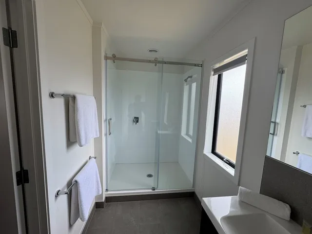 Design, Studio, 1 Queen and 1 Single Bed، Grosvenor Motor Inn 8/9
