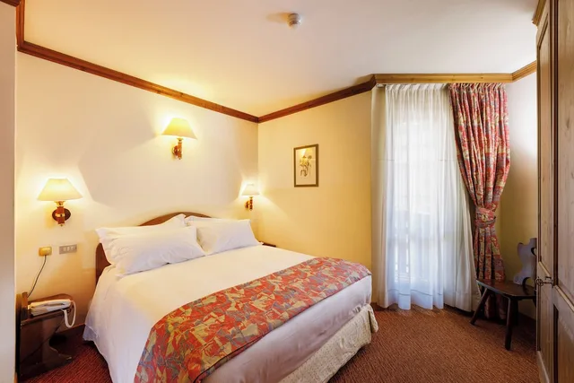 غرفة سوبيريور بسريرين منفصلين بإطلالة على الجبل، Hotel Alaska Cortina 1/9