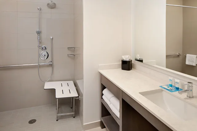 Room, King Bed, Accessible, Hyatt House San Diego Sorrento Mesa 4/4
