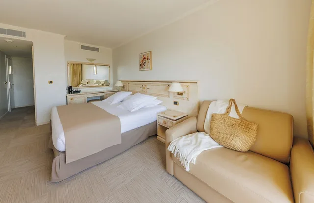 Comfort, King Bed, Mountain and Sea View، Hotel Corsica 4/9