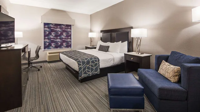 غرفة بسرير كينج، Best Western Plus Wilkes Barre-Scranton Airport Hotel 3/5