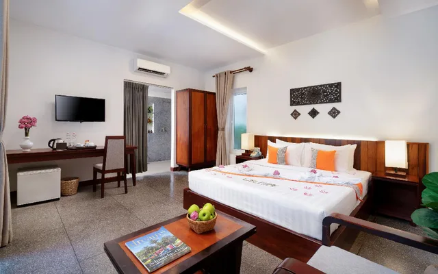جناح بسرير كينج بشرفة بحوض استحمام، Indra Angkor Residence 1/2