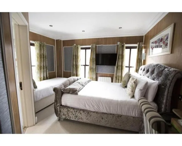 غرفة ثلاثية بسرير مزدوج وسرير فردي، The Cheshire Hotel 3/10