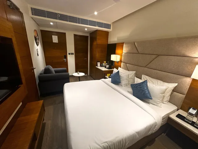 Green, King Bed، The Fern Residency Ajmer 1/10