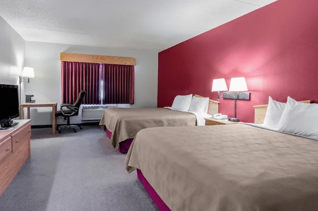 Standard, 2 Queen Beds, Rodeway Inn Hesston, KS 3/10