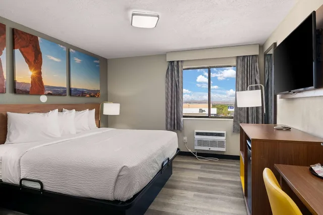 Room, King Bed, Days Inn by Wyndham Albuquerque I-25 2/10