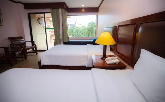 غرفة ديلوكس بسريرين منفصلين بإطلالة على المسبح، Baumanburi Hotel 9/10