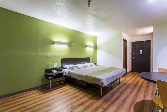 جناح بسرير كينج، Motel6 Moriarty, NM 6/8