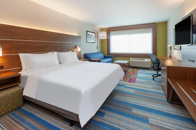 جناح بسرير كينج بحوض استحمام لذوي الإعاقة، Holiday Inn Express & Suites Brunswick - Harpers Ferry Area, an IHG Hotel 1/7