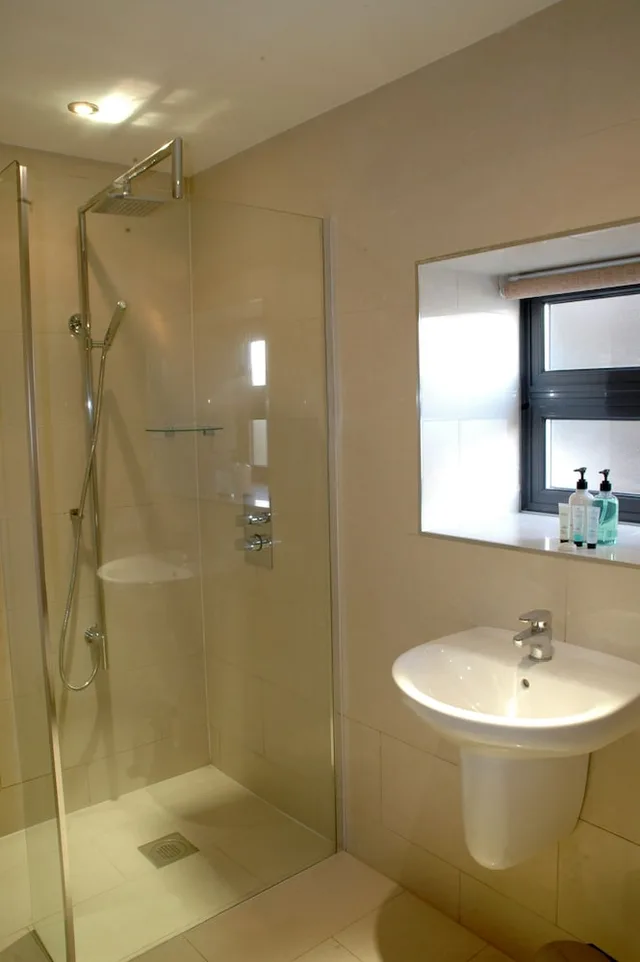 غرفة ديلوكس رباعية بسرير كوين وسرير فردي، Homestay Hotel 1/1