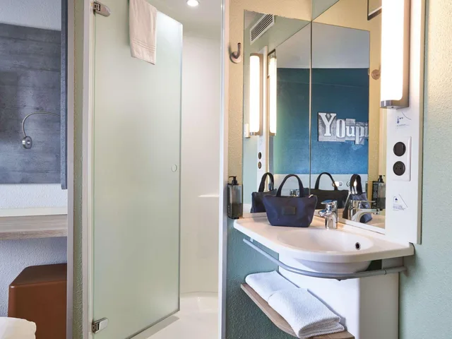 غرفة بسرير بطابقين وسرير كوين، Ibis Budget Bordeaux Centre Gare Saint Jean 8/10