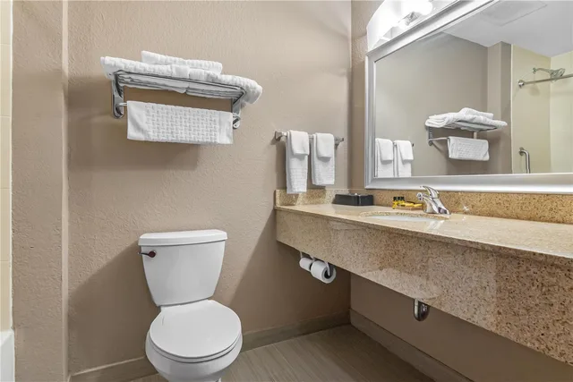 جناح بسريرين كوين مع أريكة، Best Western Plus Hiawatha Hotel 5/5