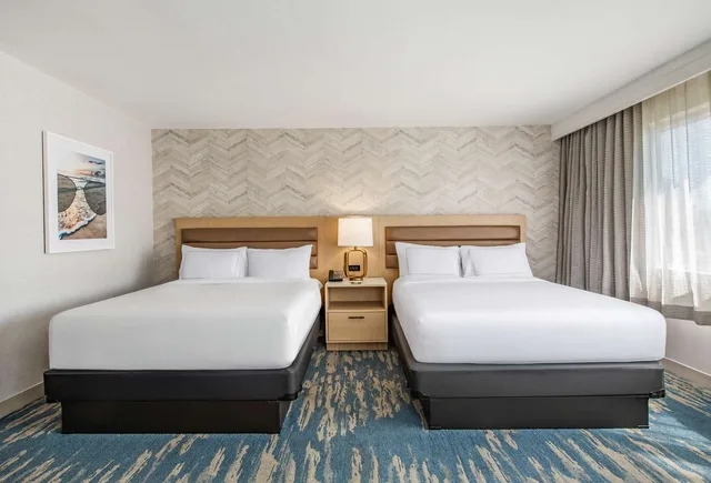 غرفة ركنية بسريرين كوين، DoubleTree by Hilton Hotel LAX - El Segundo 1/3
