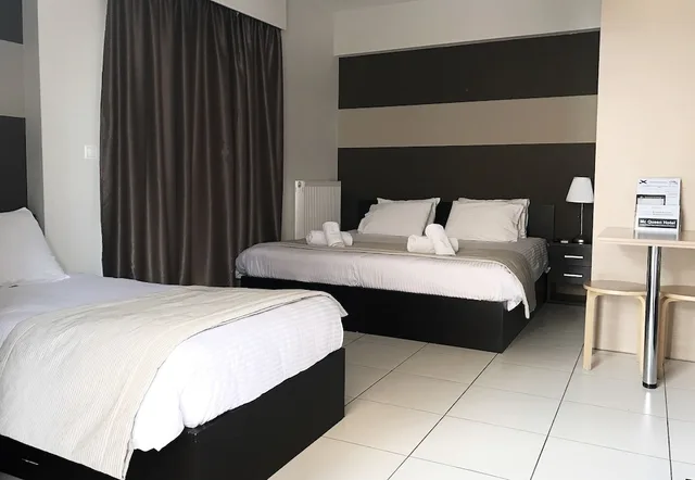 Deluxe, Quadruple, King and Twin Beds, Mc Queen Hotel 3/4