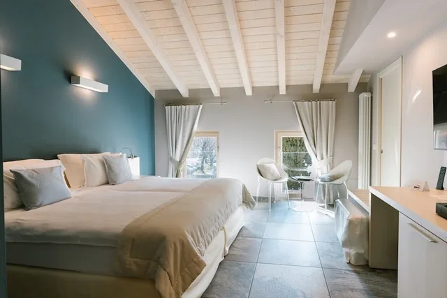 غرفة بريميوم بسرير كينج بإطلالة على البحيرة، Relais Villa Porta 1/10