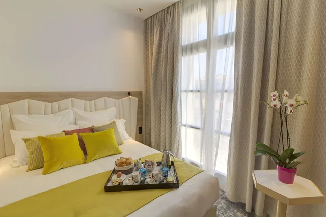 Classic, Queen Bed, Best Western Plus Hotel Comedie Saint-Roch 1/5