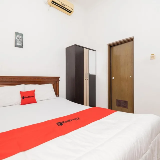 غرفة قياسية بسرير مزدوج، OYO Flagship 90524 Holistay Surabaya New 4/10