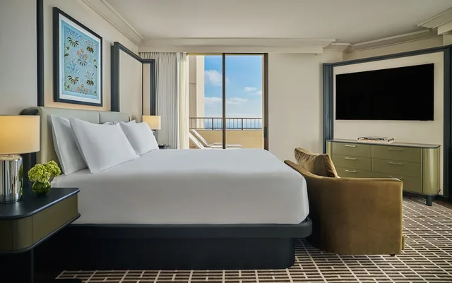 2 Bedrooms, Island, Suite, 1 King and 2 Queen Beds, Queen Bed، Pendry Newport Beach 1/4