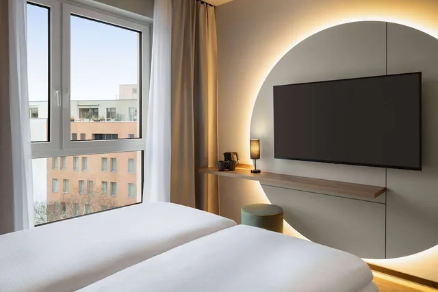 Comfort, Queen Bed, B&B HOTEL Berlin-Kreuzberg 1/14