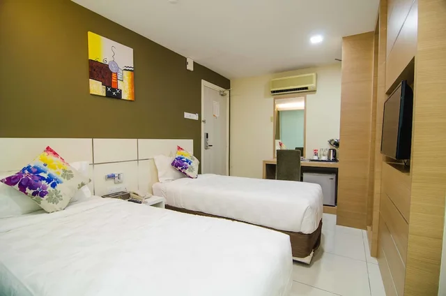 غرفة ديلوكس بسريرين منفصلين، Mornington Hotel Bukit Permata 1/3